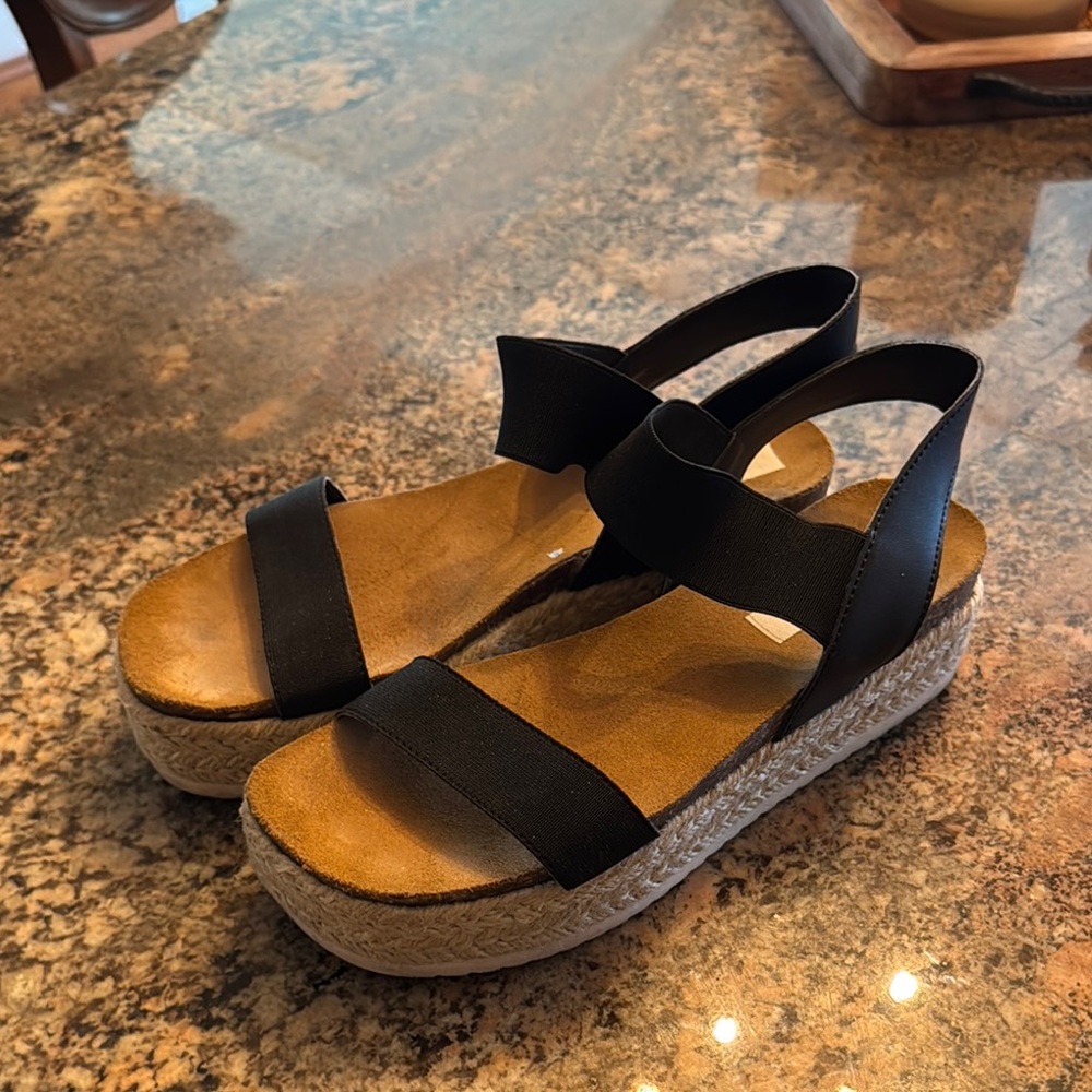 Steve Madden Black and Tan Platform Shoes